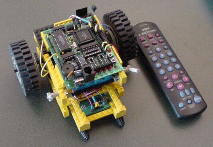 A fantastic Handy Board HC11-based robot with IR remote control