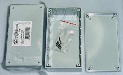 Velleman G1098 ABS plastic project boxes.