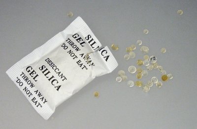 Silica gel pack containing silica gel beads