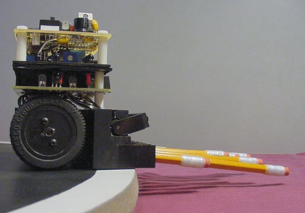 A rod holds up the offensive weapons of a mini-sumo robot, so that it won&rsquo;t be disqualified for touching the ground.