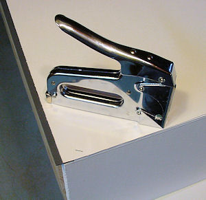 Heavy duty stapler