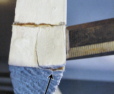 Incorrect chisel direction breaks wood in a grain pattern