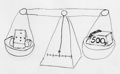 A scale comparing a Mini-Class Sumo robot to a 500-gram mass