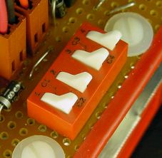 Finger-friendly SPDT dipswitch